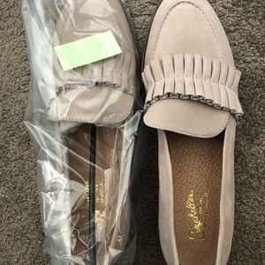 NWOB Seychelles Powerful Ruffle-Front Loafers